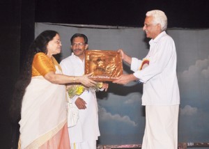 Samajam-Felicitation-to-Smt-Tankamani-Kutty (1)